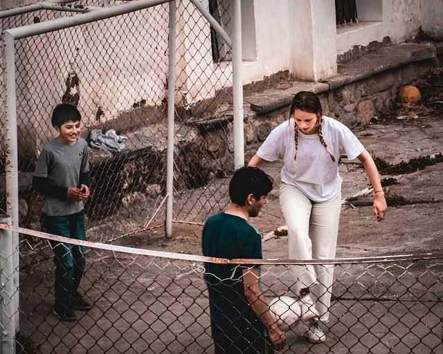 仅让对手难 仅让对手难